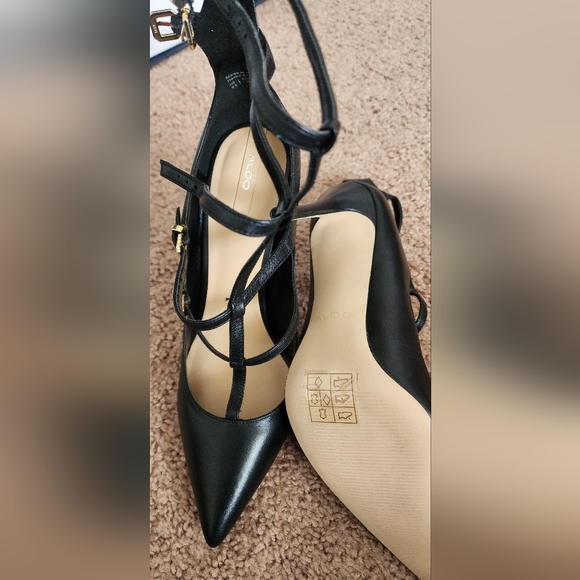 Elegant Black Strappy Heels - Picture 4 of 6